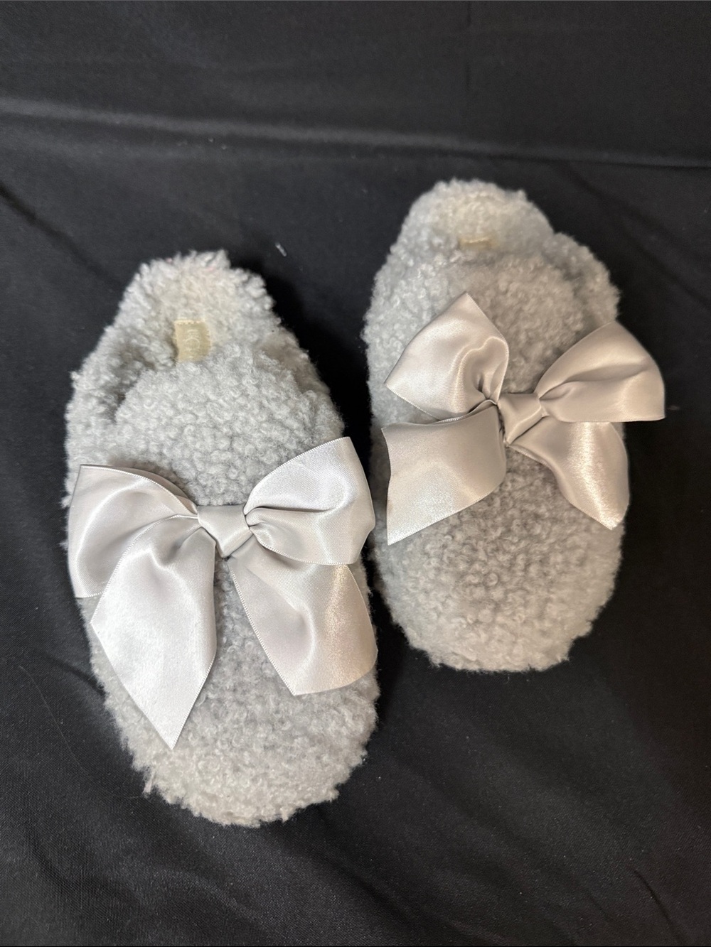 UGG Women's Light Grey Faux-Shearling Bow Slip-On Slippers